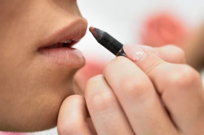 How to Buy Cosmetics