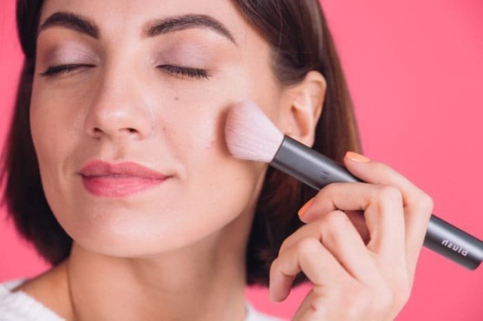 Using Makeup How to Reuse False Eyelashes