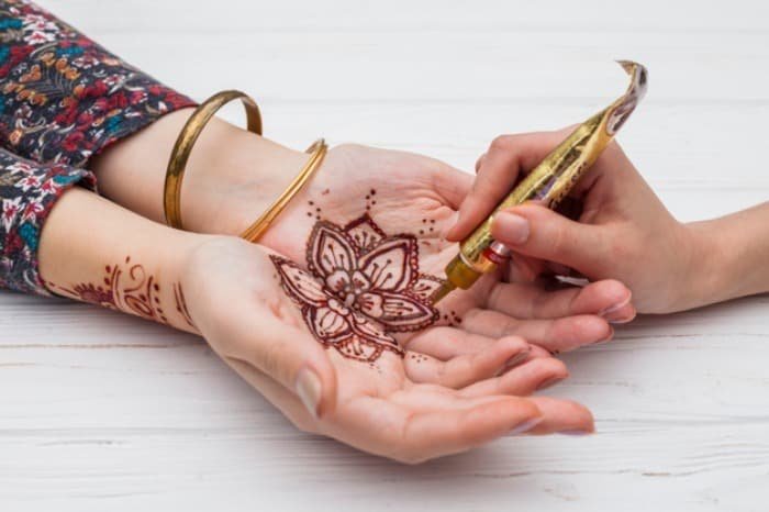 How to prepare henna for body art