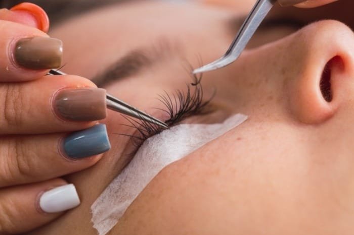 method for removing eyelash extensions