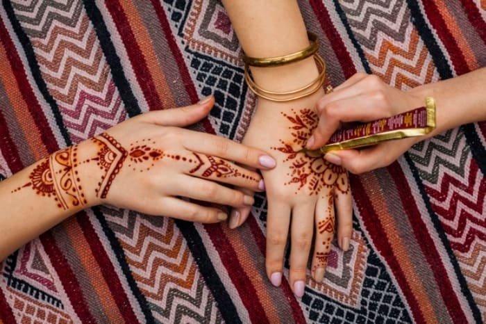 How to make henna for designs