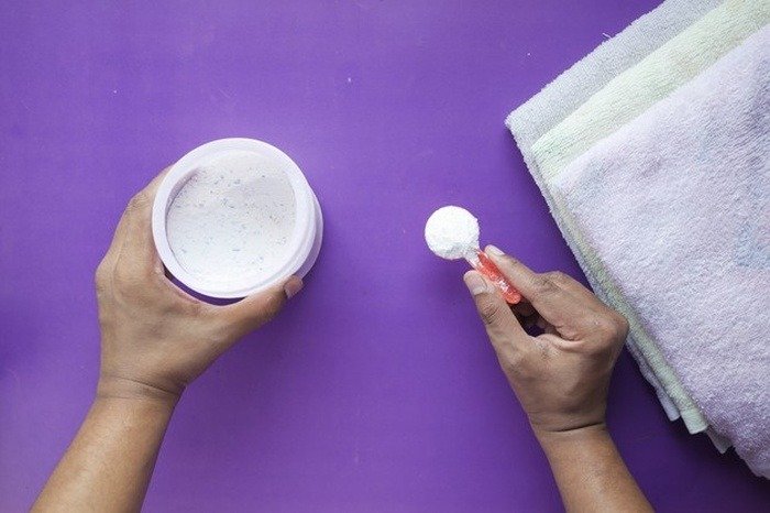 Using washing powder to remove hair color Washing powder