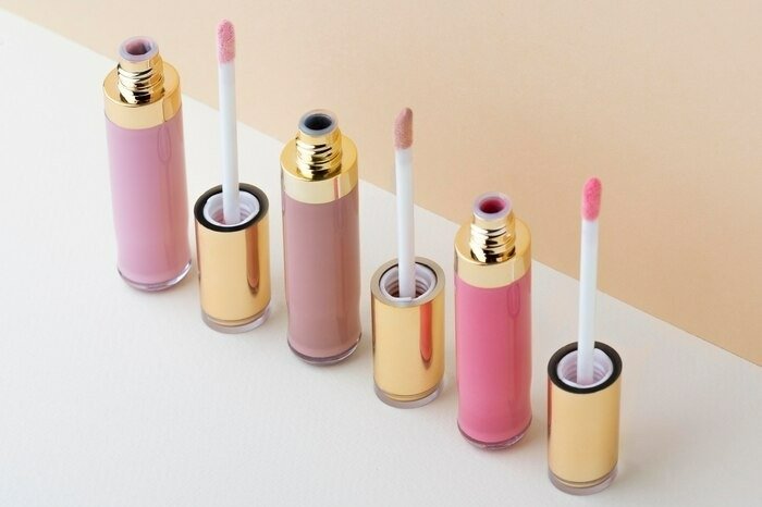 Uses of Lip Gloss What is Lip Gloss