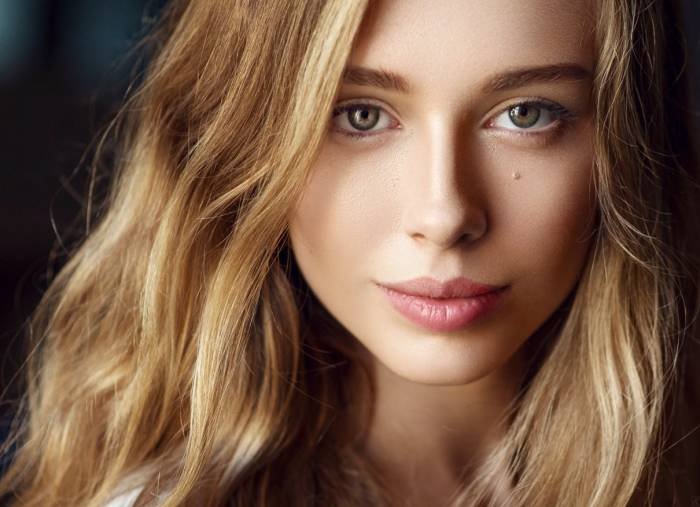 Suitable Hair Color for Hazel Eyes