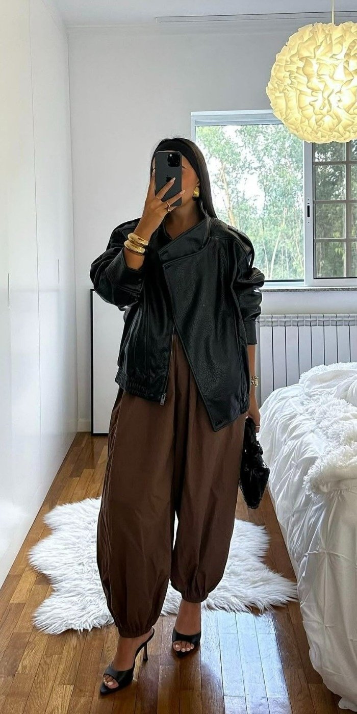 Style with bell-bottom and balloon pants Bell-bottom and balloon pants