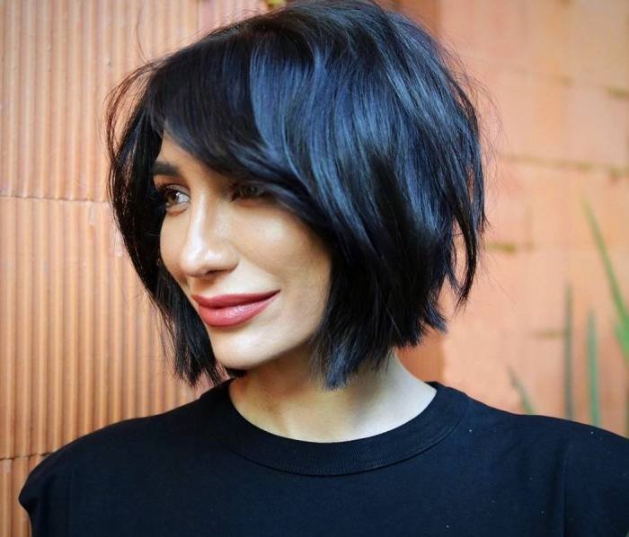 Short hairstyles for big noses Side part for big noses