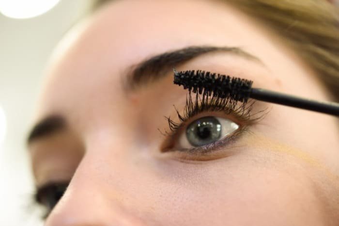 How to Make Natural Mascara at Home?
