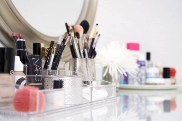 Arranging the Vanity Table