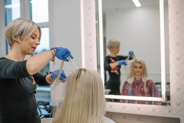 Timing for bleaching hair