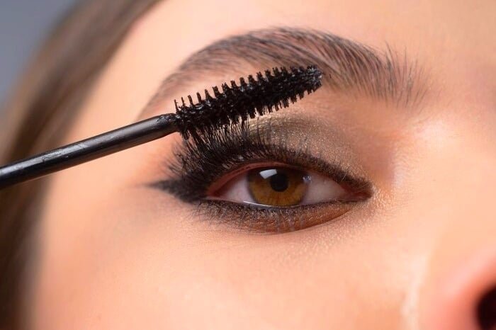 Instructions for Applying False Lashes