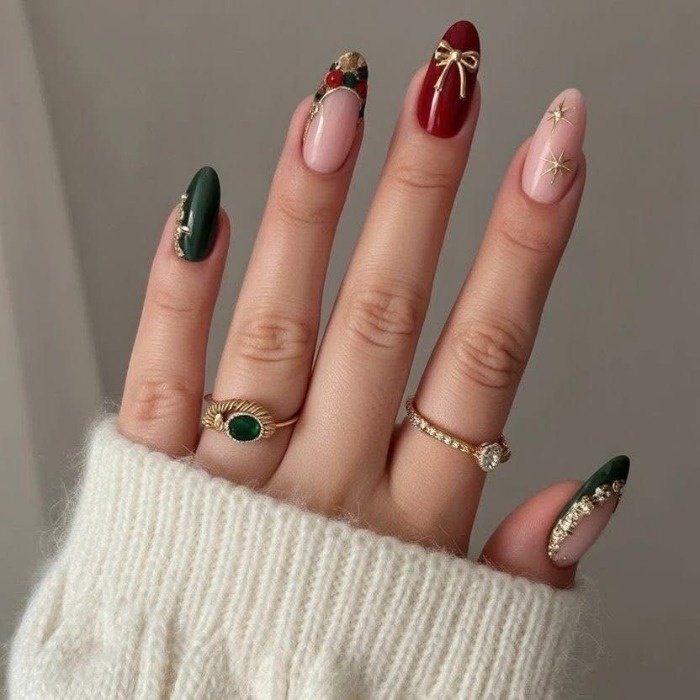 Chic Short Girl's Nail Models with Light Colors + 20 Glitter Nail Ideas